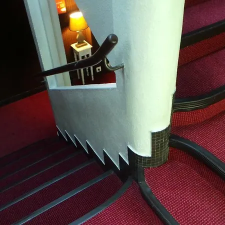 Hotel Le Cambronne 2*
