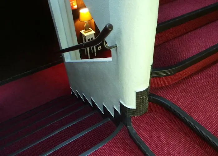 Hotel Le Cambronne 2*