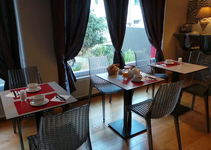 Le Cambronne Hotel 2*