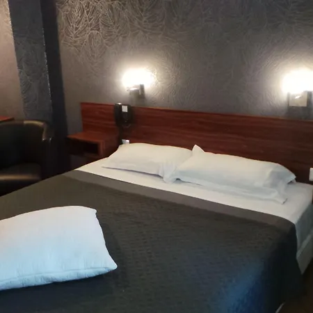 Le Cambronne Hotel 2*