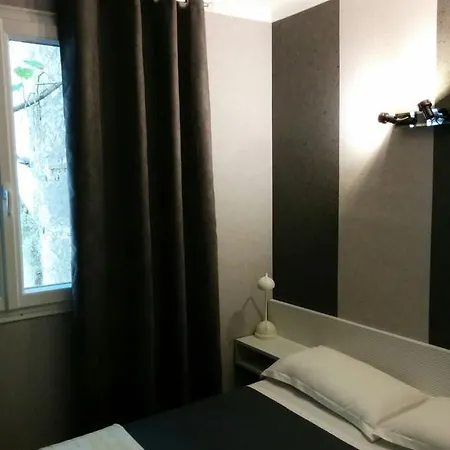 Le Cambronne Hotel 2*