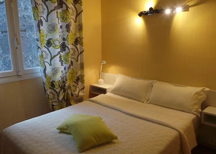 Otel Le Cambronne Nantes