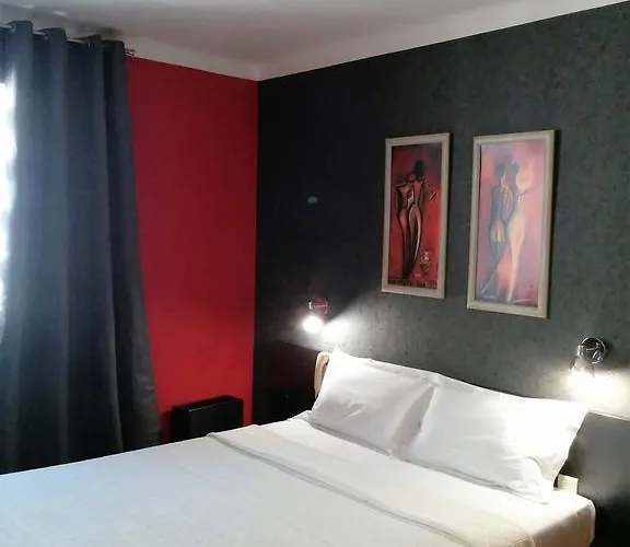 Otel Le Cambronne Nantes